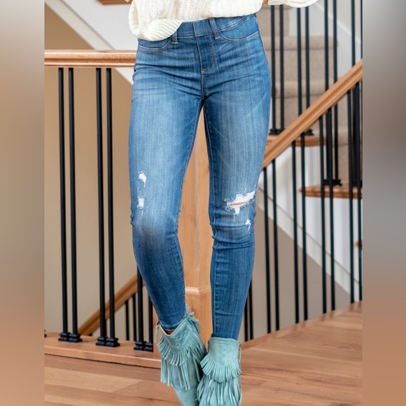 Judy Blue Denim - Judy Blue Jeans Mid Rise Pull On Skinny Fit distressed medium wash denim sz13/31